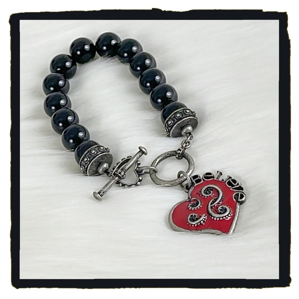 💕Beautiful Black Bead Bracelet big red heart Believe💕